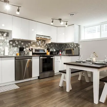 Modern Executive Suite I Complimentary Netflix & Parking! Edmonton Exterior photo