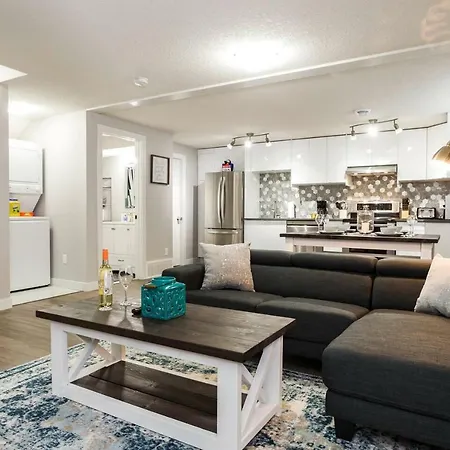 Modern Executive Suite I Complimentary Netflix & Parking! Edmonton Exterior photo