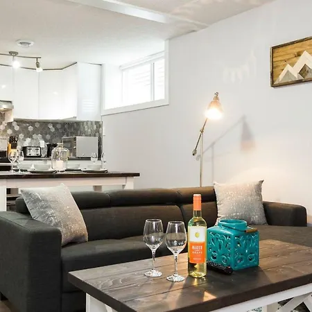 Modern Executive Suite I Complimentary Netflix & Parking! Edmonton Exterior photo