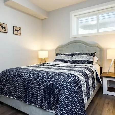 Modern Executive Suite I Complimentary Netflix & Parking! Edmonton Exterior photo