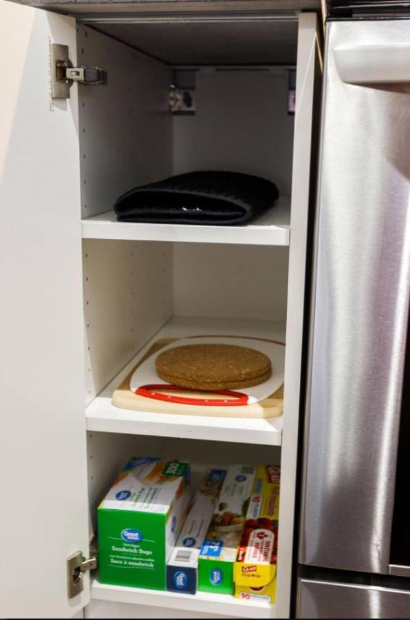 Modern Executive I Complimentary Netflix & Parking! Apartment