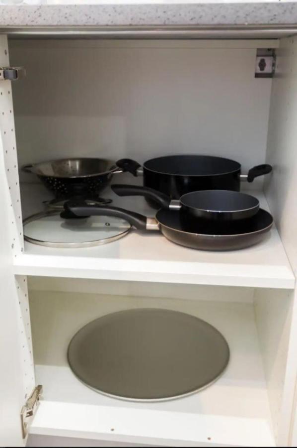 Modern Executive I Complimentary Netflix & Parking! Apartment