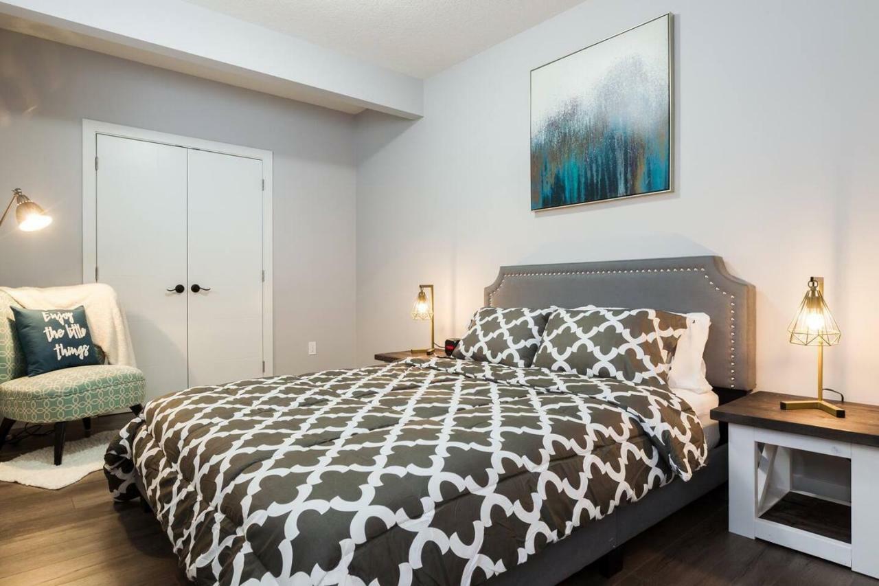 Modern Executive I Complimentary Netflix & Parking! Apartment