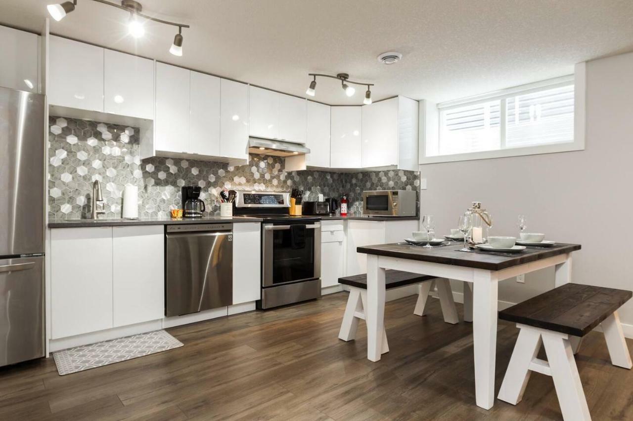 Modern Executive I Complimentary Netflix & Parking! * Edmonton